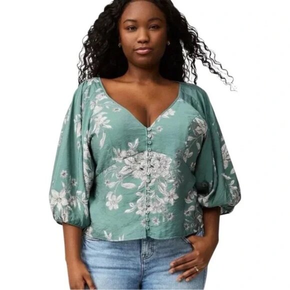 torrid Tops - TORRID Button Front V-Neck Crop Floral Blouse